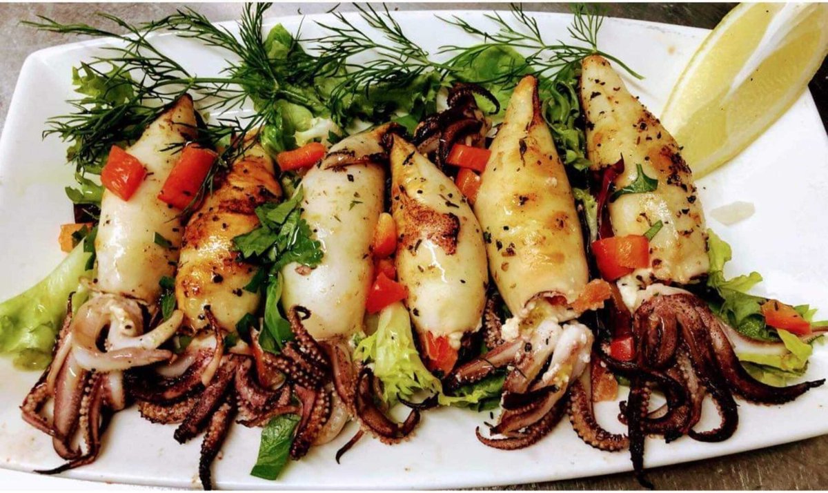 Parikiaki's tweet photo. UK Cypriot Chef Loulla Astin cooks Grilled feta-stuffed squid / Καλαμαράκια Γεμιστά Με Φέτα Στην Σχάρα
https://t.co/Q4F2Z9fNQH
#Cypriotfood #UKCypriot #Cypriotcooking https://t.co/T6m3YYlXv7