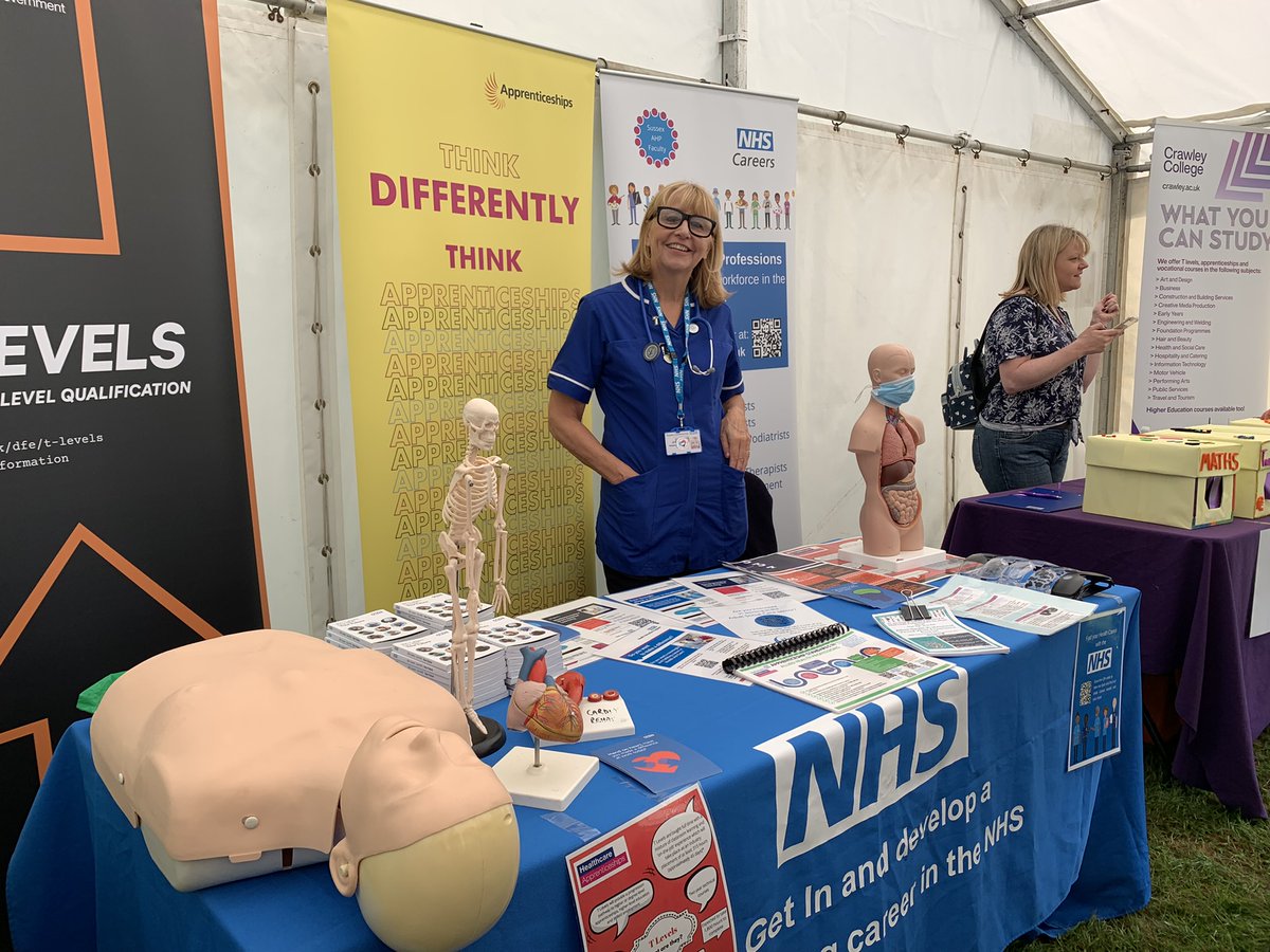 Chelsea_e_davis's tweet photo. Myself and @JillDurrant3 had an amazing time at #STEMinthePark last weekend promoting the NHS and our apprenticeships, T Levels and AHP careers! The kids loved dissecting our organ model and putting him back together again and learning about resuscitationπ #NHSfutureworkforce https://t.co/a2cmeHNeod