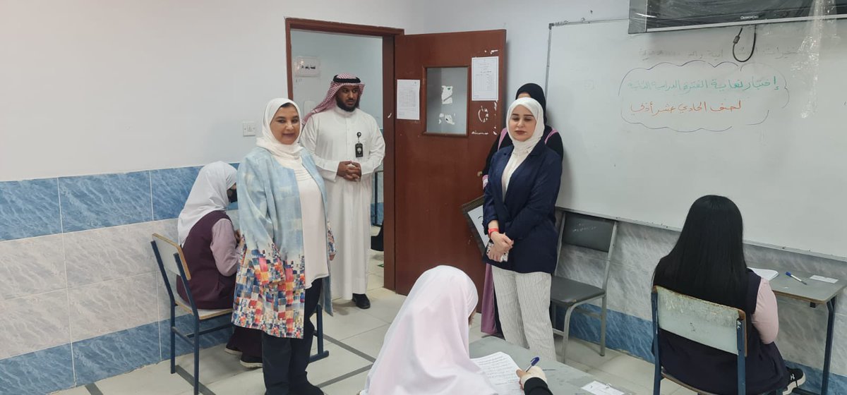 private_edu_kw's tweet photo. تزامنا مع إنطلاق اختبارات نهاية العام الدراسي صباح أمس،قام مراقب المدارس العربية الاستاذ خالد خليفه العازمي بتفقد لجان سير الاختبارات في مدرسة المعرفة النموذجية بنات , وأوضح  أن الاختبارات جاءت في مستوى التحصيل الطلابي وراعت الفروق الفردية بين الطلبة https://t.co/JsUVIJu4Uc