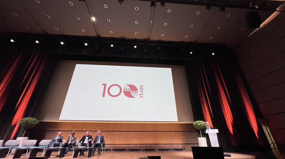 Hon_Irv's tweet photo. Beginning of an exciting week at #IAHS2022 in Montpellier filled with wonderful research, great networking opportunities, and moments of wishing I was fluent in French! ☺️ @IAHS_AISH https://t.co/iO1YMw7Knj