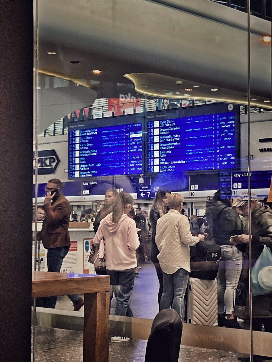 Grabbing some lunch before hitting the rails again, off to #gdańsk !

So long #warsaw it’s been great!

#poland #warsaw #travel #travelphotography
