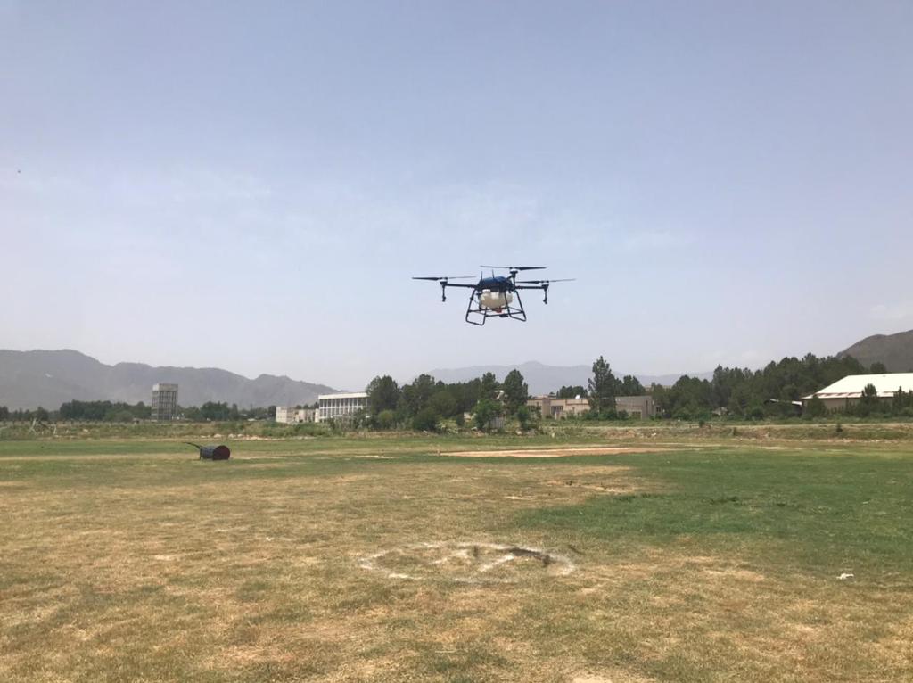 AamerBhandara's tweet photo. Just launched much awaited #DigitalHujra at @UOM_LowerDir_KP.  Congratulations #KhyberPakhtunkhwa.
@AgriRepublic #digitalhujra #digitaldera #digitalmalakand #digimala #internetsociety #hayatfarms #ruralempowerment https://t.co/tCLpRITjbH