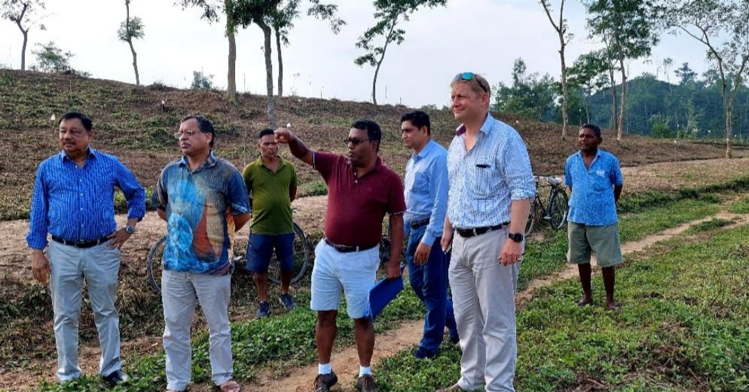 CamelliaPlc's tweet photo. Back to the Duncan Brother’s Tea Gardens in Bangladesh for the first time in nearly three years. Excellent work from the team and great to see everyone again!
#camellia_plc #duncanbrothers #tea #youngtea #mulch #planting #teaestates #bangladesh https://t.co/uTImNRat1o