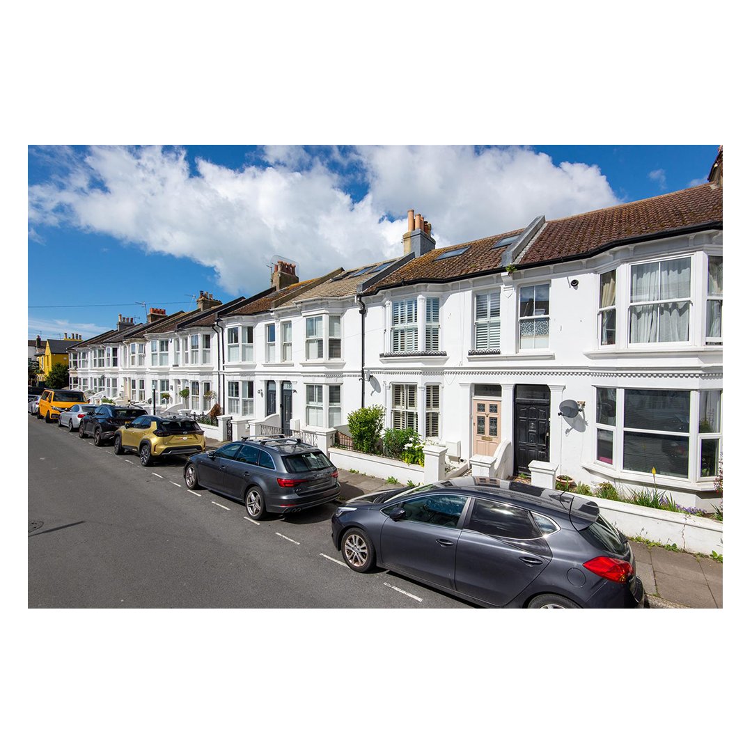 LextonsAgent's tweet photo. Sales - Simply stunning three storey Victorian house in the heart of Hove with the beach and promenade only a short stroll from your door, this is an exceptional family home.

Click here for details: https://t.co/e0yvKQ0juW https://t.co/8hTSBfDX6W