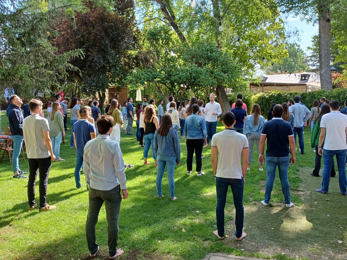 Hoy en <a href="/AXASegurosEs/">AXA España</a>  celebramos el #AXATalent con <a href="/TheHolistic_ES/">The Holistic Concept</a> y @mike_kuettel Desconectando para volver a conectar #proudtobeaxa