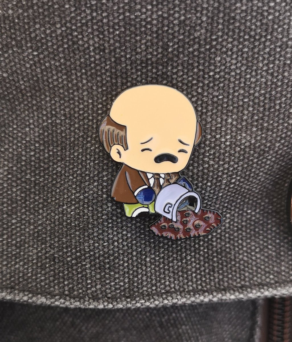 nu_ce_lar's tweet photo. Adoro mi pin nuevo. ¿Sabéis quién es? https://t.co/klJevnh7SR
