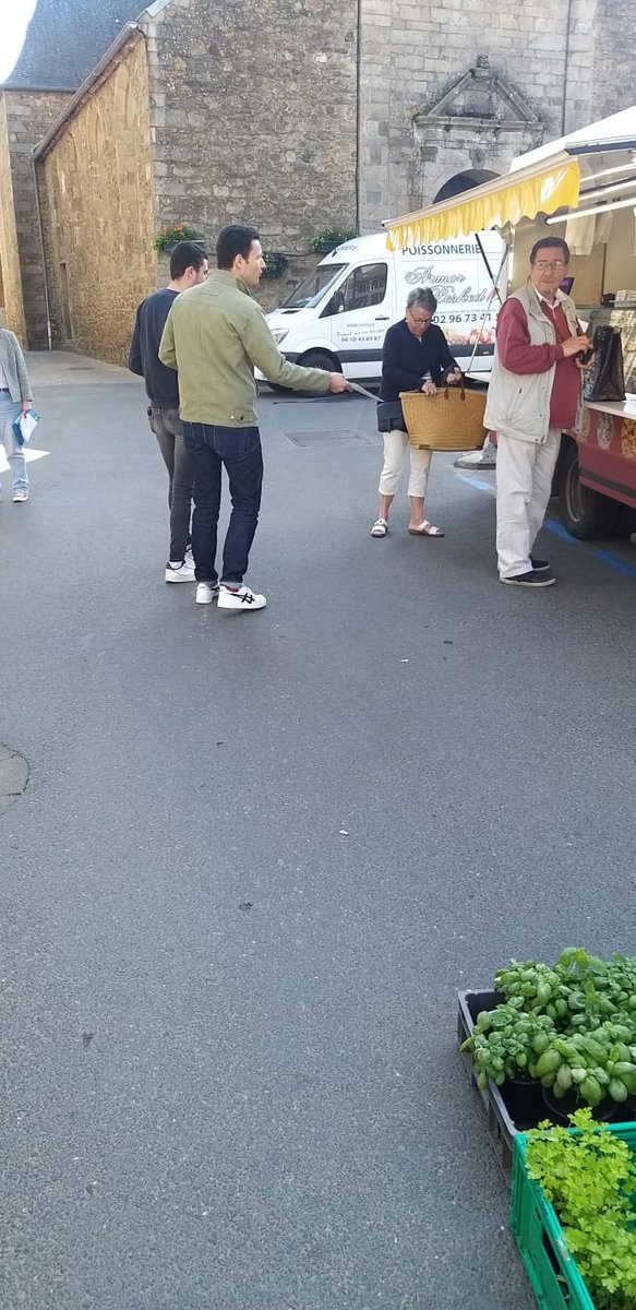 FaligotR's tweet photo. Ce matin j étais présent sur le marché de #chatelaudren où je répondais aux questions de @france3Bretagne #legislatives2022 #saintbrieuc https://t.co/l8ZqVxkTGW