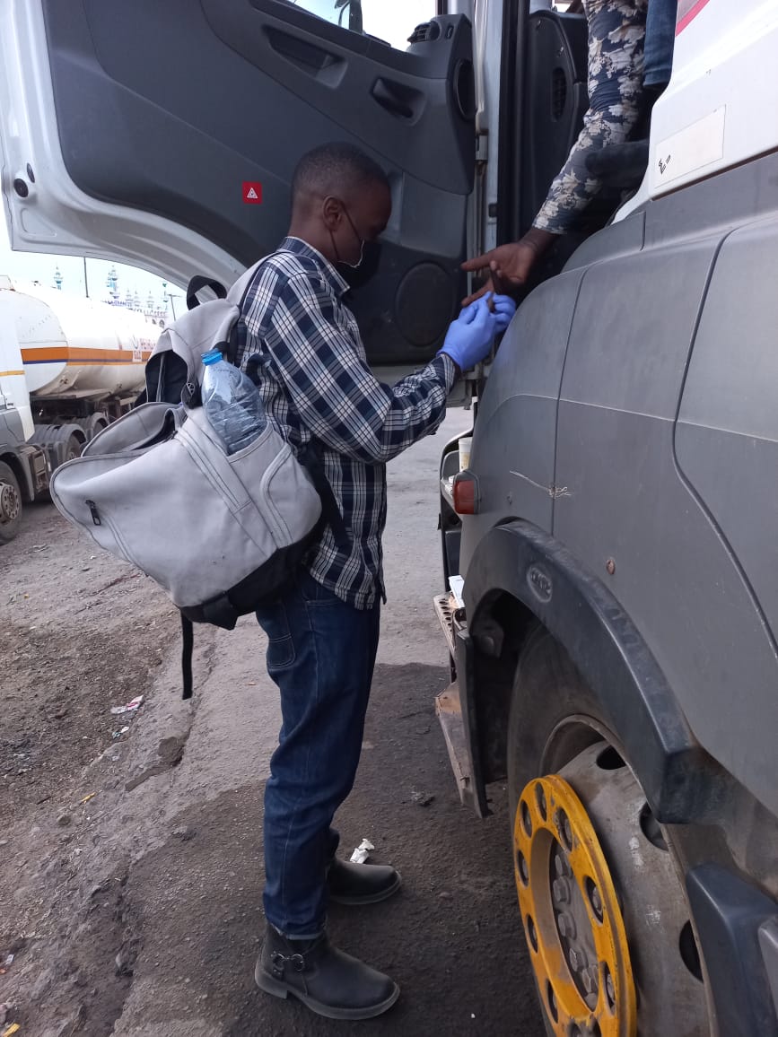 bhesp's tweet photo. BHESP reaching truckers in Kyumbi stop over with health services to include #HIVtestings,#Screening for commodities among others.

#bhespcares 
Kenya Red Cross Society https://t.co/TiScLBCgCO