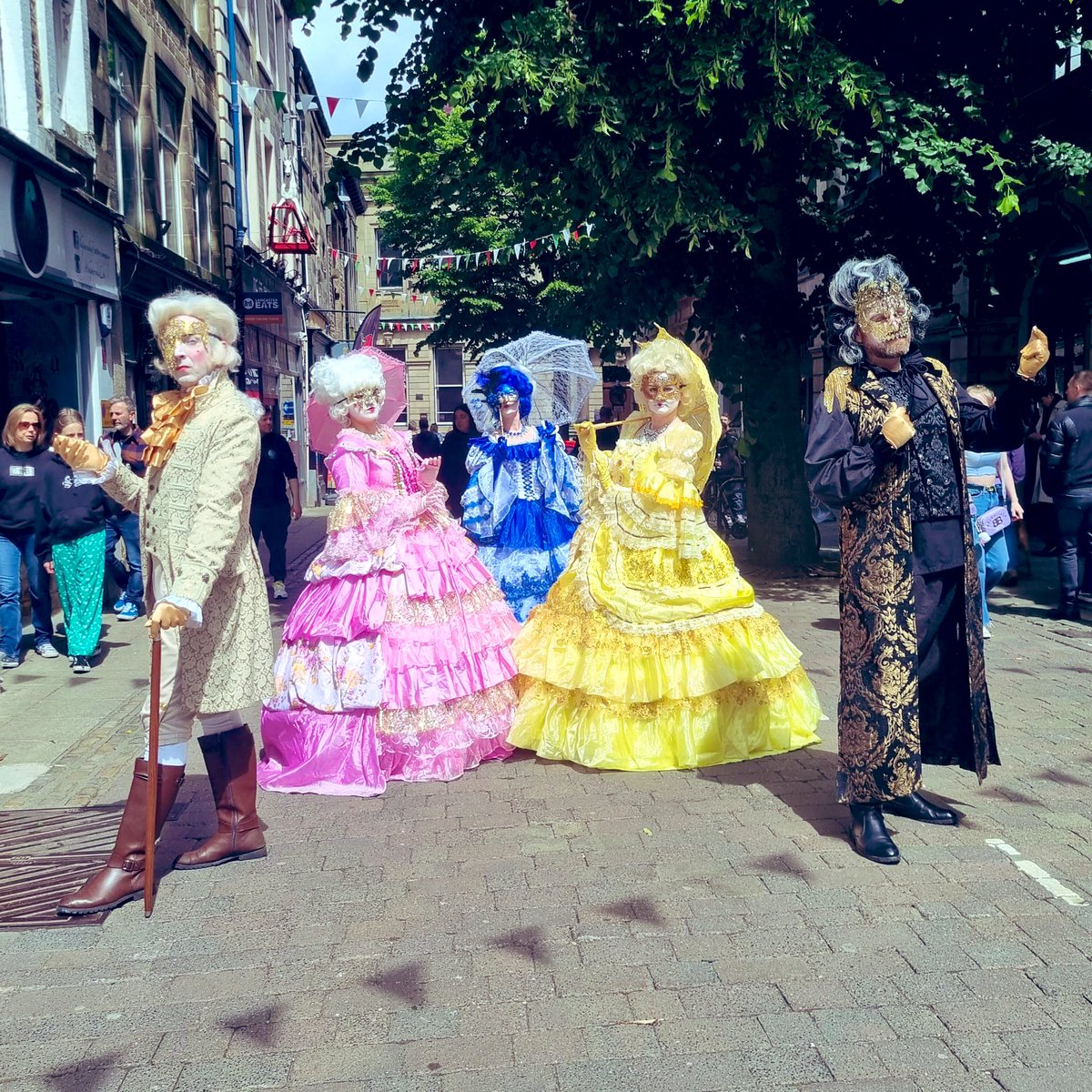 FunCastCo's tweet image. Perfect weather yesterday for the Totally Local Lancaster Festa Italia
Our beauties in action in the heart of the city sharing gossip and being glamorous 🎭