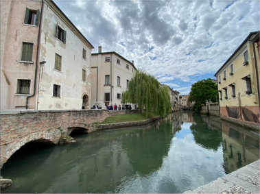 CamCom_gov's tweet photo. Il Veneto ospita #Mirabilia, il network europeo dei siti @UNESCO dal 28 al 31 maggio 2022. La @tbcamcom ente capofila dell’evento: un itinerario di cultura, storia, paesaggi e assaggi per la delegazione Mirabilia https://t.co/kp3WebvvFy
#turismoculturale #Mirabilianetwork https://t.co/fsdsFQXUSm