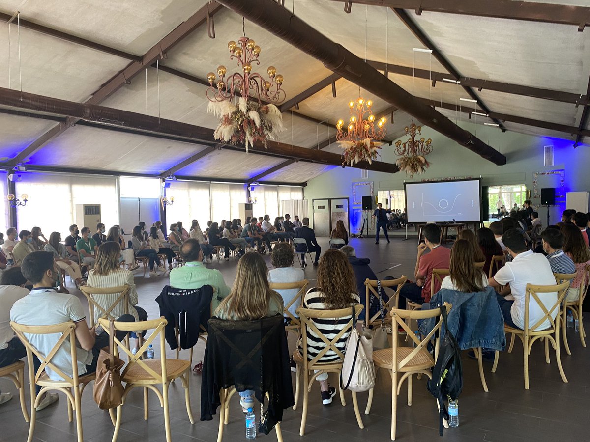 Re descubriendo la Curva del Cambio de forma muy muy original en el Talent Day de AXA.  #AXATalent #ProudtobeAXA