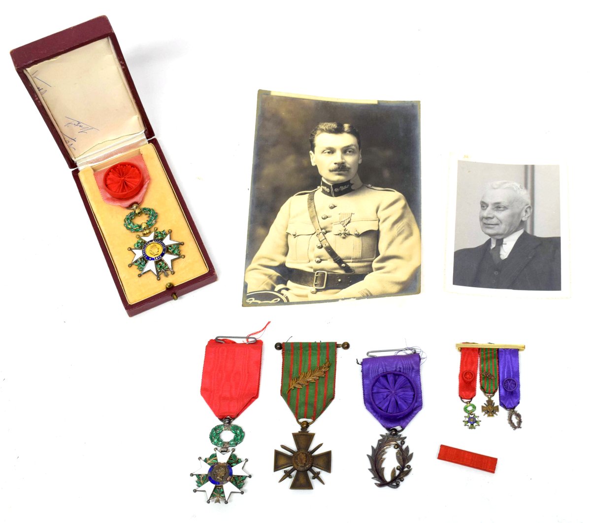 KeysAuctions's tweet photo. This French Legion d'Honneur medal set, consisting of the Legion d'Honneur, Croix de Guerre (with palm leaf) and Order of Palms of Rosettes goes under the hammer tomorrow in our Medals and Militaria Sale, estimate £400-£600.

https://t.co/MzIU0PRRr6 https://t.co/lLI4KPzBl1