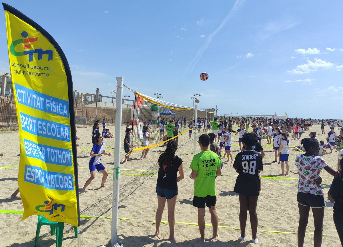 CEMaresme's tweet photo. Avui més de 450 alumnes d ESO participen a la Trobada de vòlei-platja del #PCEE que organitzem a @matarocat amb el suport de @VoleiCatala @esportmataro  @EducacioMataro @CVMataro 
#PlaEducatiuEntorn
@SSTTMVO @esportcat 
@cnmataro https://t.co/4BUKmpObuZ