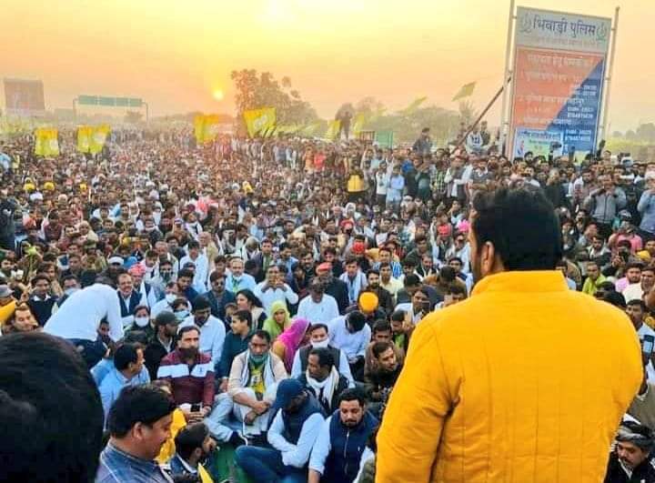 HuddaLunaram's tweet photo. श्री @hanumanbeniwal जी ने देश की सबसे बड़ी पंचायत लोक सभा मे अपने 3 साल के कार्यकाल में हमेशा किसानों के पक्ष को मजबूती से रखा !
#MPबेनीवाल_3साल_बेमिसाल https://t.co/kWhyeadYc0