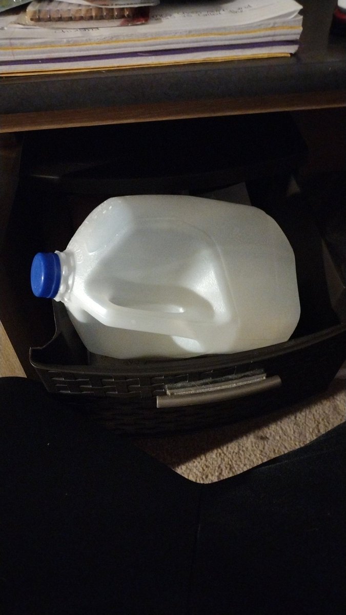 BlakeTheStudent's tweet photo. How's everyone's milk drawer doing? Remember to change your milk every so often 😁 #milkdrawer #notarealhashtag #octothorpe #YEAH https://t.co/ENPKNapwxn