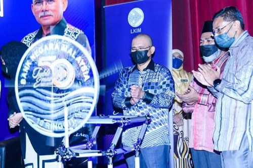 malaysiacoin's tweet photo. Jualan Syiling 50 tahun LKIM telah mula mula dibuka dari jam 10.00 pagi, 23 Mei 2022 sehingga 11.00 malam, 3 Jun 2022.
Info lanjut: https://t.co/06JHqRYn9s
#syiling #coin #numismatik #LKIM https://t.co/OT7g0aERSs