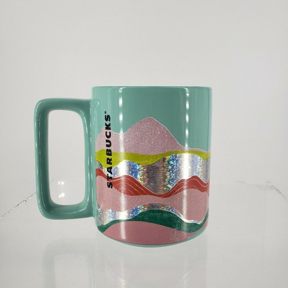 RuBQ11's tweet photo. So good I had to share! Check out all the items I'm loving on @Poshmarkapp #poshmark #fashion #style #shopmycloset #starbucks #shark #staples: https://t.co/LigAoajN21 https://t.co/41AZ5BxTbH