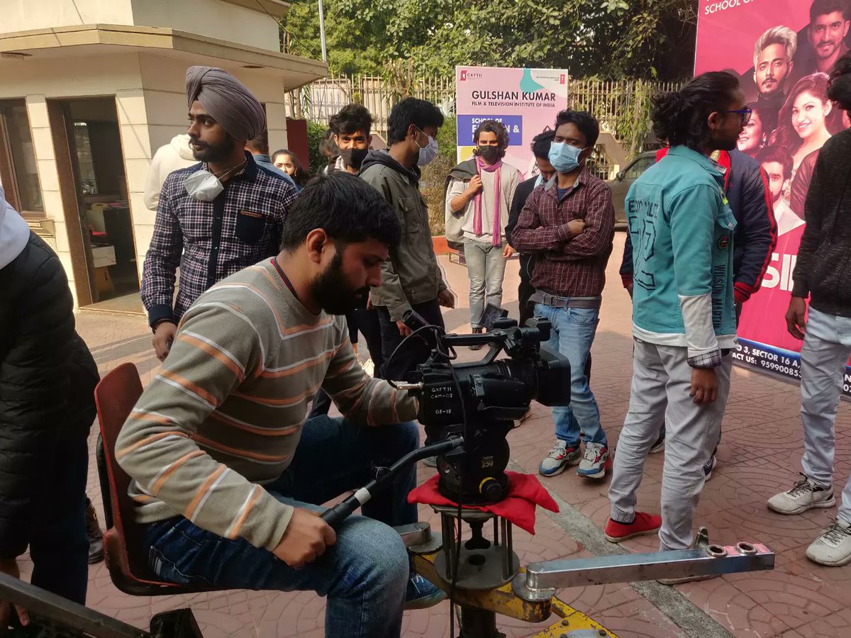 gkftii's tweet photo. #ClassroomStory
#filmmaking🎬🎥 #digitalcinematography🎥
#directionproduction🎬

 👉 𝑹𝒆𝒈𝒊𝒔𝒕𝒓𝒂𝒕𝒊𝒐𝒏𝒔 are open for July  2022 

#limitedseats‼️ 

#registernow‼️

Call on : 9953997287
https://t.co/ZsnmsodgBv
.
.
.
#filmcollege #Filmschool #filmacademy #cinematography🎥 https://t.co/fBsGxOZ8Q3
