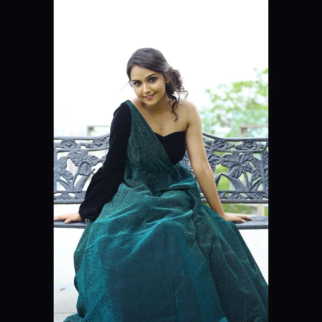 nisha_milana's tweet photo. my thoughts π€π»
Happy morning famπΌ
Designer : @vishnu_vish_33
MUA : @makeoverbyarshitha
#smileyme #happybeeπ
π€π€ https://t.co/4xyA9KeuvA