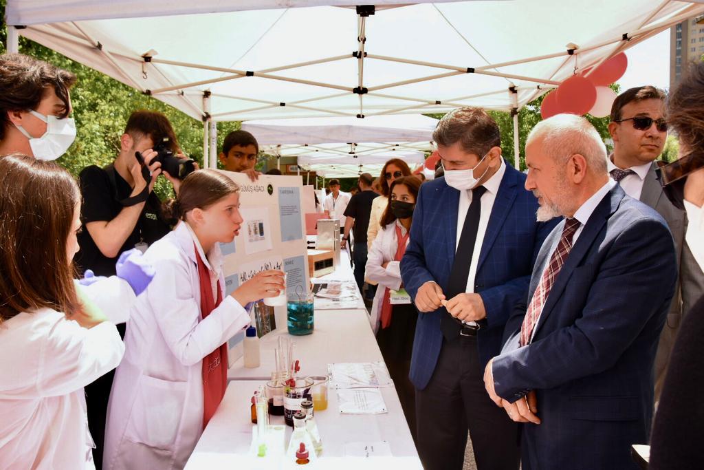 Dr Nurettin Erk perihan Erk mesleki teknik Anadolu lisesi ziyaretimizde okulun projelerini dinleme firsati bulduk.
<a href="/ZekineDayolu/">Zekine Dayıoğlu</a>