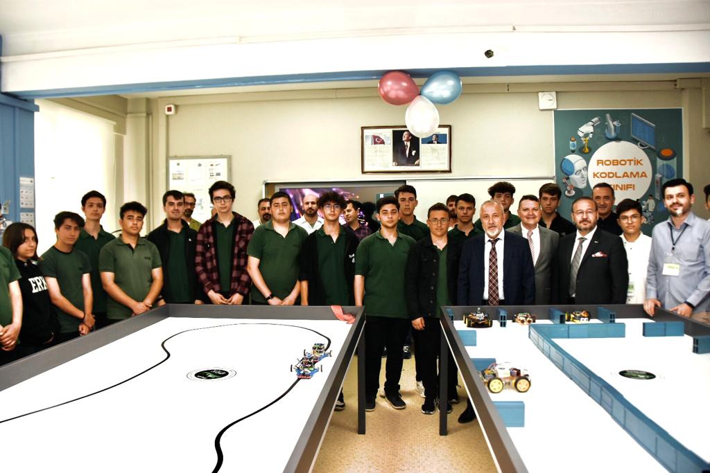 Nurettin erk perihan Erk MTA lisesinde istanbul ticaret odasi tarafindan yaptirilan robotik kodlama laboratuvarini öğrencilerimizin hizmetine açtik
Sn müdürümüz Kahraman uzunoğlu ve murat haziroğlu ile serdar can beyefendiye teşekkürler
<a href="/mahmutozer0/">Flu</a>
<a href="/ZekineDayolu/">Zekine Dayıoğlu</a> 
<a href="/istanbulilmem/">İstanbul İl Millî Eğitim Müdürlüğü</a>