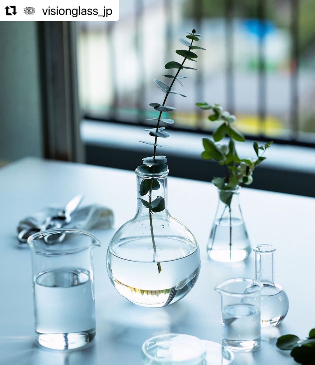 visionglassjp's tweet photo. 今週末です！花瓶にもおすすめの平底フラスコも販売します〜

COMMUNE MARKET
5月27日(金)、28日(土) 11時から17時
@commune_000 
COMMUNE MARKET Instagram 
https://t.co/AQ68j1EMpO https://t.co/CgBrBfmT0M