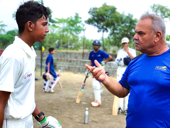Letzplay_News's tweet photo. MSDCA NAGPUR Summer Camp with Dav Whatmore.

#aarkasports #msdhoni7781 #msdca #msdcaofficial #summer2022 #summercamp #summercamp2022 #msdcanagpur #cricket #bowling #coaching #coach Dav Whatmore #SPORTS #cricketer #msdhoni7781 #MSDhoni #cricketchallenge #cricketcoaching #bowling https://t.co/3OdqtlJILq