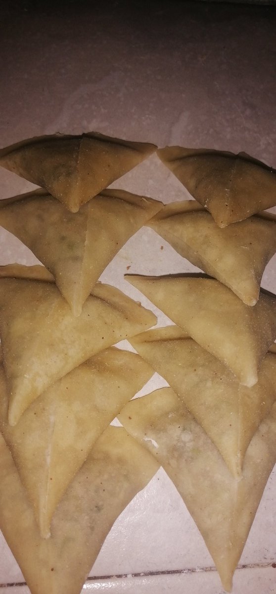KimadojrJAHseed's tweet photo. @theking_aslan I make some good beef samosas. Give me orders and I will deliver if you are in Nairobi.
20 raw pieces is 600 bob.
20 cooked pieces is 700 bob. 
Delivery fee applies. 
Spiced up or non spicy. The preference is yours.
0722716303 is my business number. https://t.co/RHstL7HPe0