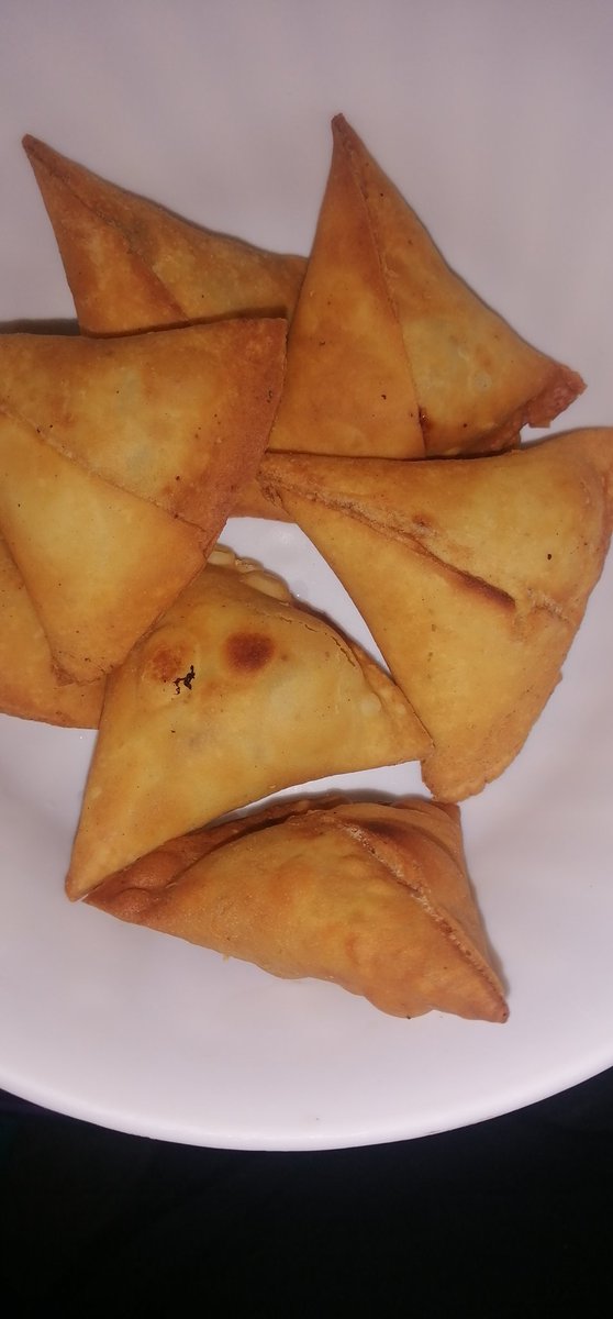<a href="/Osama_otero/">Sir-Rap-A-Lot</a> Niko na some good samosas, zero complaints so far. Give me orders and I will deliver if you are in Nairobi.
20 pieces is 500 bob.
No free delivery. 
Raw or cooked, spiced up or non spicy. The preference is yours.
0722716303 is my business number.