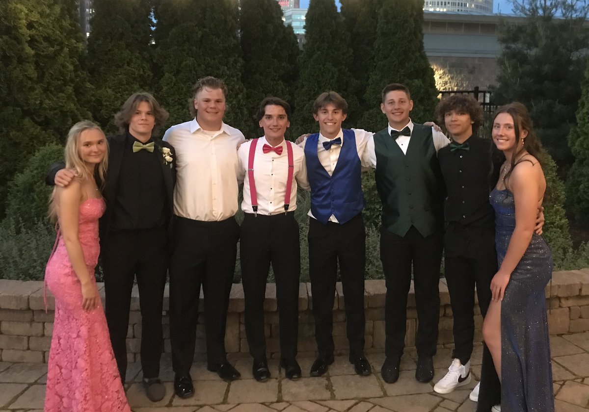 Prom before the storm!
Some of our seniors players and 2 Managers enjoying prom!!