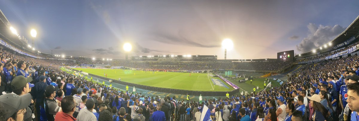JulianBogoya's tweet photo. Millonarios es su hinchada 💙🤍 https://t.co/ddfkVopA7e