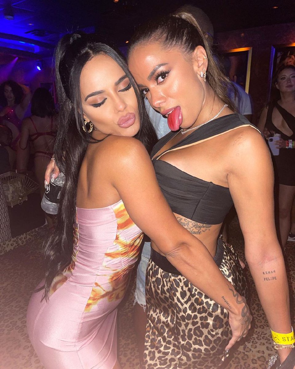 AnittaChart's tweet photo. .@Anitta (#1) and @IzzyLaReina (#6) are the Brazilian female artists with the biggest peaks on iTunes US (Latin Songs).

• Anitta — “R.I.P.” and “Me Gusta”
• Izzy La Reina — “Pa Ti” https://t.co/g1hQMpBIbH