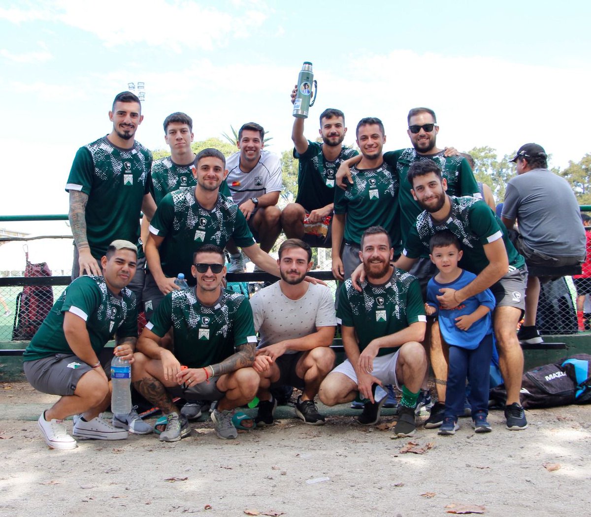 ferrocarriloest's tweet photo. #HockeyMasculino 🏑 Resultados 10° Fecha
Primera "B": #SAGLZ 2 vs. #Ferro 3 (Tobías Desiata x2 (ambos de corner corto) e Ignacio Iorfida) (📷)
Primera "C" zona "1": #Ferro "B" 2 (Pablo Canova y Tomás Solsona) vs. #Huracán 1 https://t.co/dWqVVR6EmI