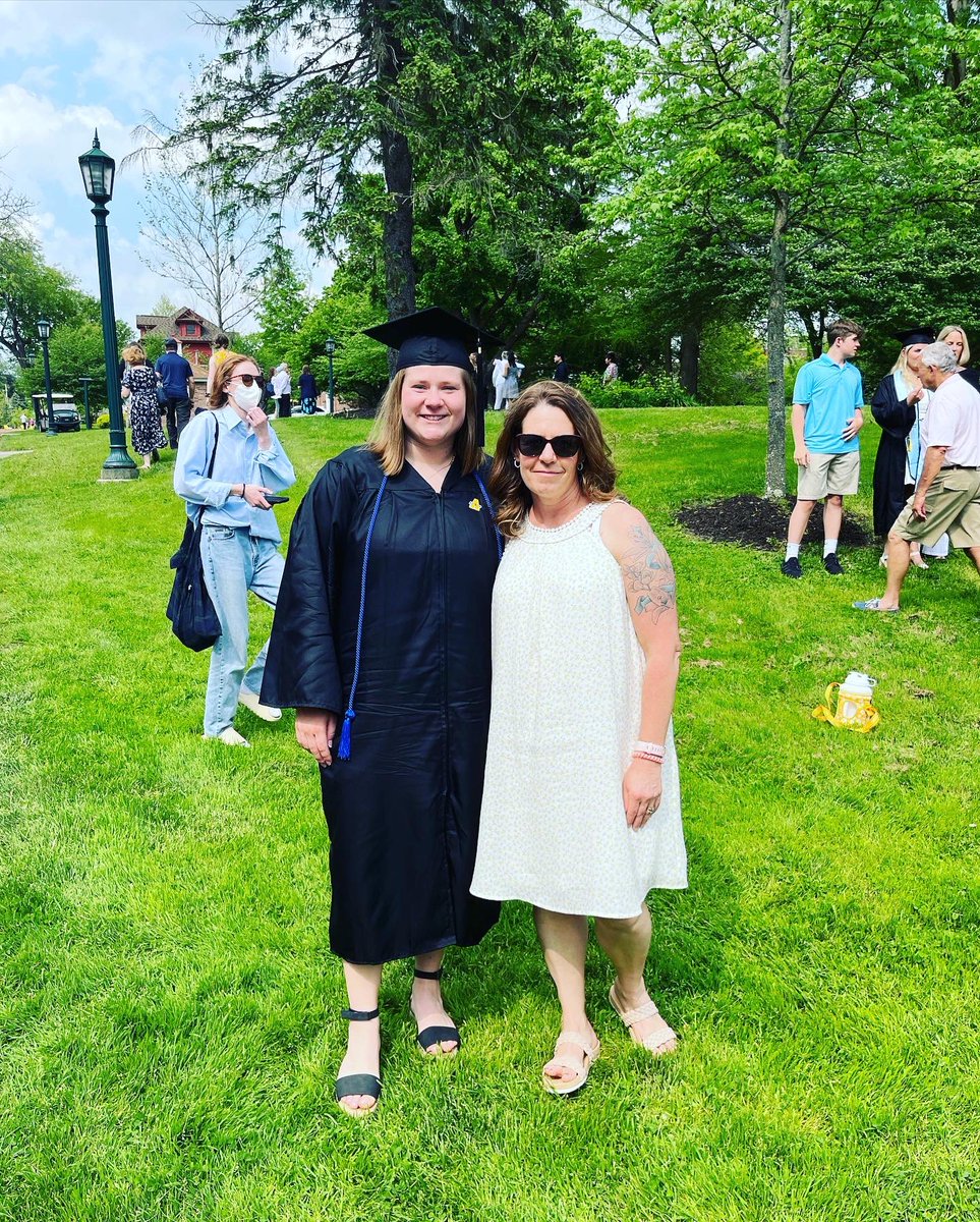 AlleghenyWBB's tweet photo. Congratulations to the entire class of ‘22. 
💙🎉 @alleghenycollege 🐊💛 https://t.co/BSxwGOkurn