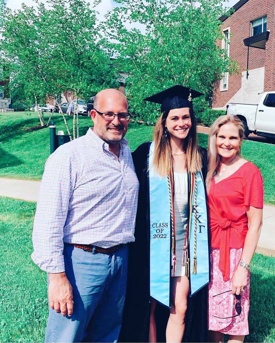 AlleghenyWBB's tweet photo. Congratulations to the entire class of ‘22. 
💙🎉 @alleghenycollege 🐊💛 https://t.co/BSxwGOkurn