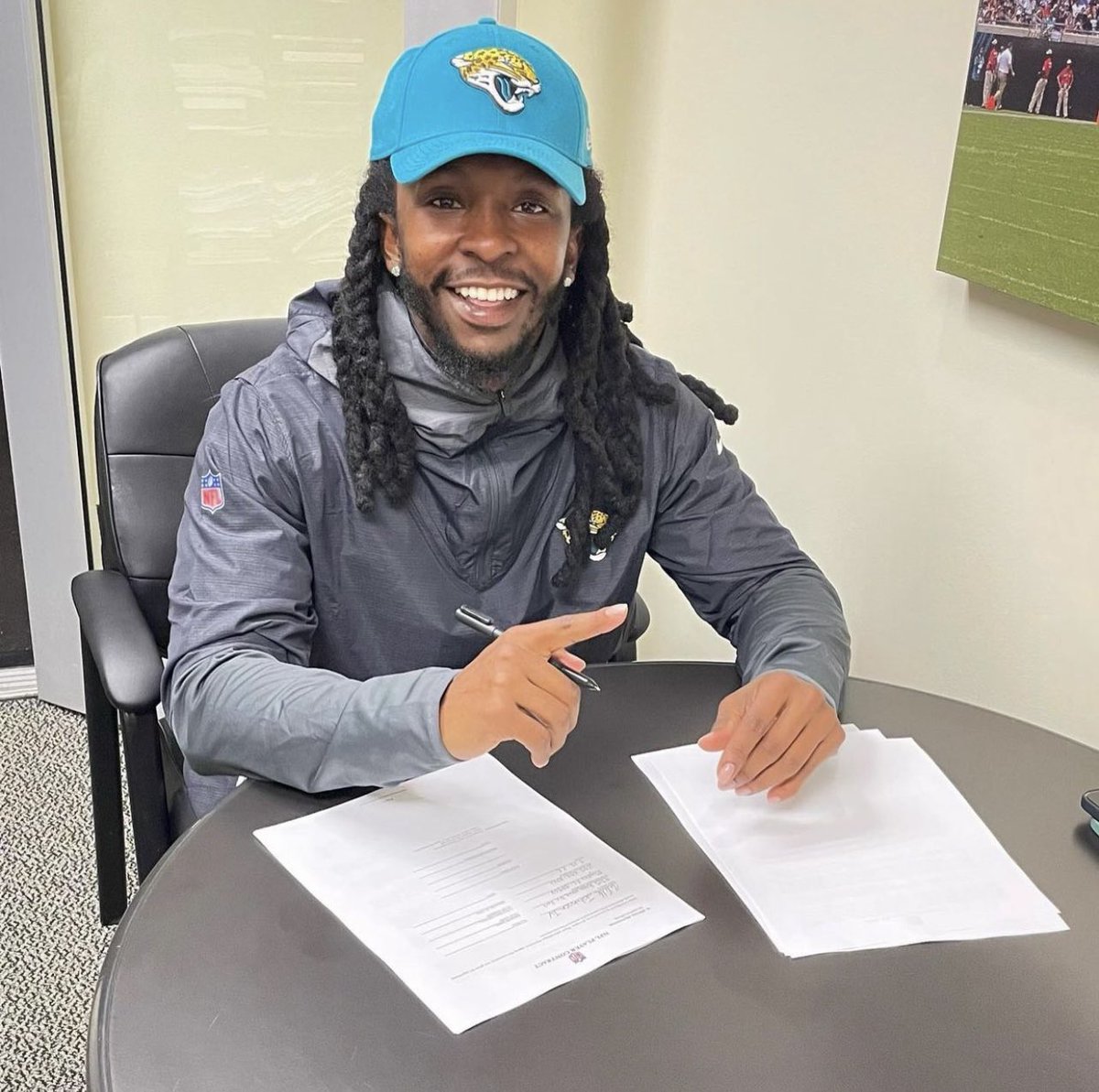 BarstoolMU's tweet photo. It’s been a BUSY off-season for former @HerdFB players 👀✍️

#ProHerd https://t.co/rIeanxO36S