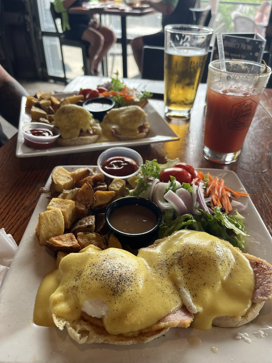TWilsonOttawa's tweet image. Post storm fun. Went for a nice breakfast then came back and made some spaghetti sauce and pressure canned it. Got the roof fixed too ❤️🥓🍝🍺 #SpaghettiSunday #BecauseWeCan #CaesarSunday #AfterTheStorm