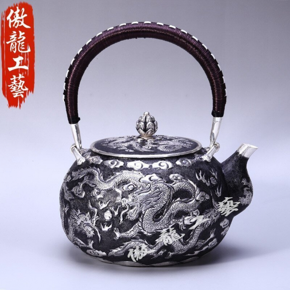 HandmadeTeapots's tweet photo. Dragon Bas-Relief Sculptured Silver Teapot | Handmade Asian Teapots
US$: 5510.00 at: https://t.co/aQkkf6AOsn
#teasetvintage #handcraftedpottery #copperart #teapot https://t.co/f9zWZSYB46