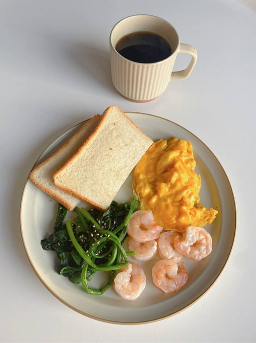linaida18's tweet photo. A good day starts with breakfast
Slippery Egg &amp; Shrimp &amp; Spinach😀One more cup of coffee
Perfect😊 https://t.co/Gfkx3iRr2e