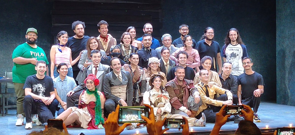 carlacerdaof's tweet photo. @icaroteatro @UrinetownMx BRAVISIMOS!!!!! Larga temporada y que tengan mucho mucho público https://t.co/Hq8Rjq4Jjb