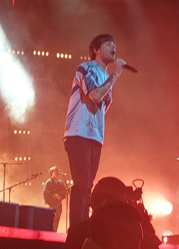 fitflouisst's tweet photo. ABRO HILO DE FOTOS/VIDEOS DE LOUIS TOMLINSON EN SU CONCIERTO EN ARGENTINA N2 🇦🇷 RT PARA SALVAR VIDAS https://t.co/pBYyuovW2H