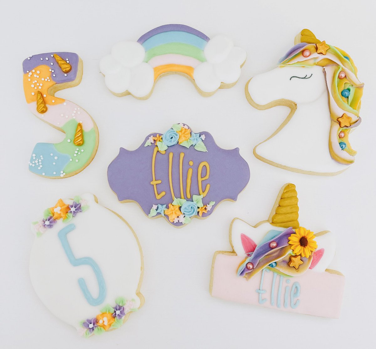 Unicorns and rainbows make such a great birthday celebration 🥰 

#celebration #sugarcookies #decoratedsugarcookies #cookiesofinstagram #birthday #royalicingcookies #unicorn🦄
