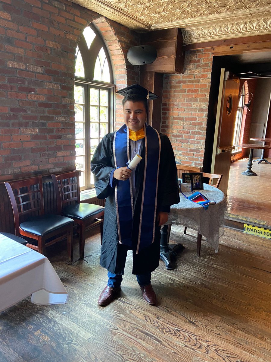 AidaPerla81's tweet photo. Congratulations to my son Julio #Hoyas2022 @georgetownsfs #GeorgetownUniversity https://t.co/GiMg5wU5lZ