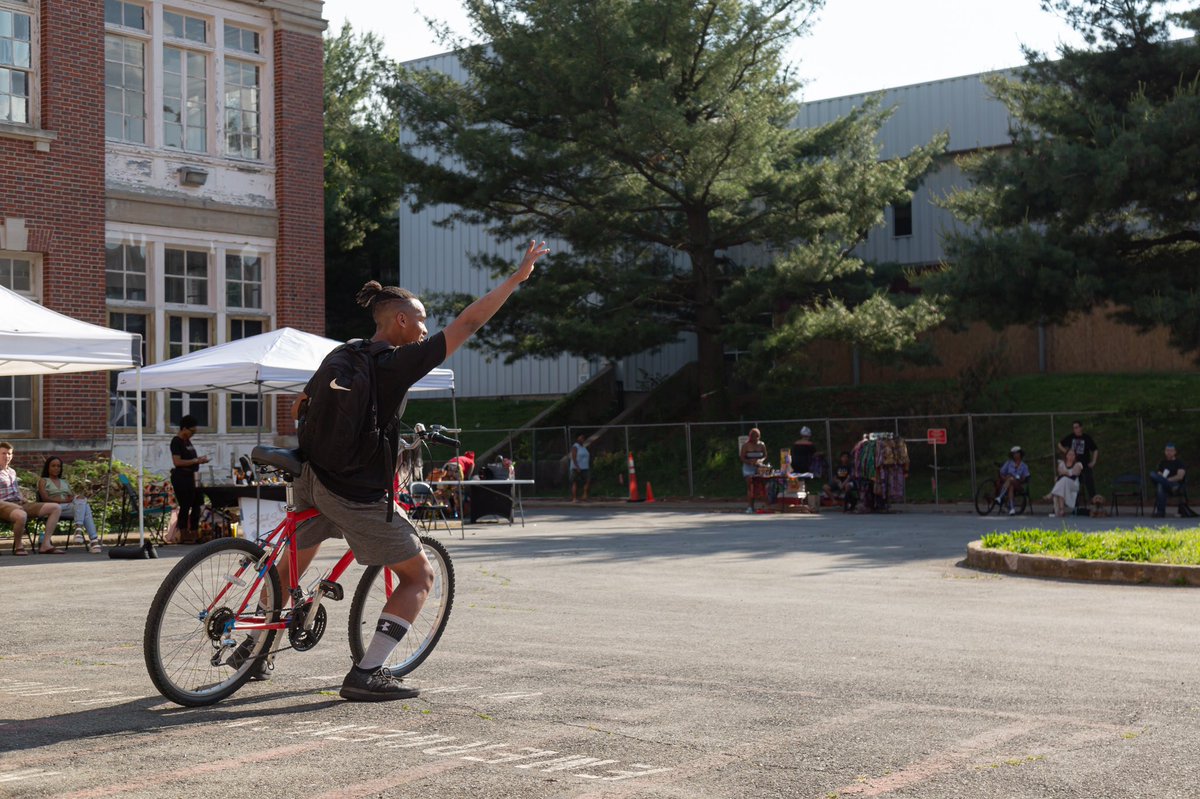 pan_underground's tweet photo. Thank you, thank you for joining the party!

#redbike #BlockParty @TheParksDC @Csvich https://t.co/aHF5IRE57I
