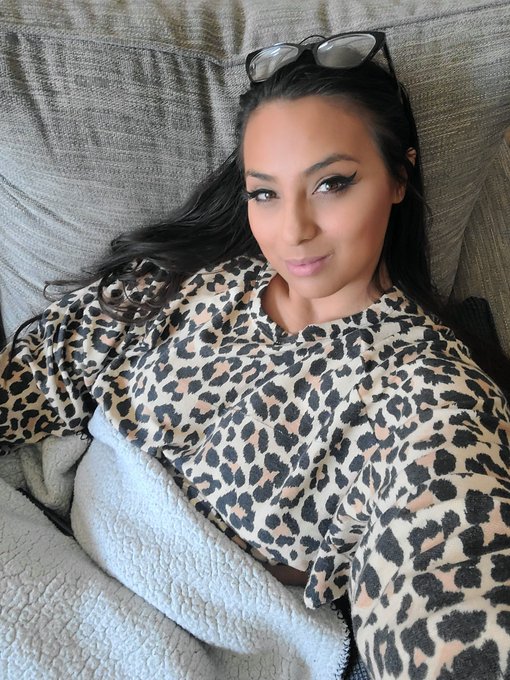 My late Saturday turned into a lazy Sunday in other words a good freaking weekend 😉 #lazy #chill #sundayfunday<a href="/tag/chill"class="tags"><span>#chill</span></a><a href="/tag/sundayfunday"class="tags"><span>#sundayfunday</span></a><a href="/tag/lazy"class="tags"><span>#lazy</span></a>