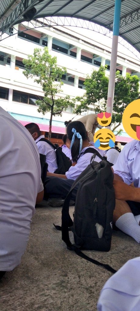 just9jxys666's tweet photo. เอาจริงป่ะ สร้อยคอมันก็เป็นของเรา ของมีค่าของเราทำไมต้องถอดไม่เข้าใจ จริงๆ ทำไมต้องเอาไว้กับครูหรือว่า ยังไงหรอคะ คือเค้าเข้ามาใหม่ๆ 🥲🥲#โรงเรียนดังย่านบางหัวเสือ ( รูปนี้ถอดสร้อยออกนะคะ ) https://t.co/v3EJZ6XHhv
