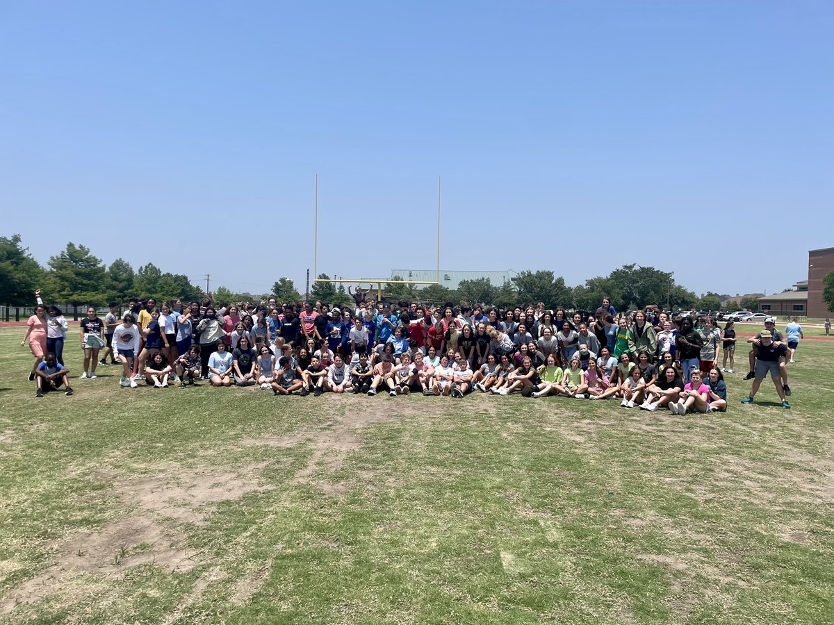 7th Grade Popsicle Party was a hit! 💚💛🍧