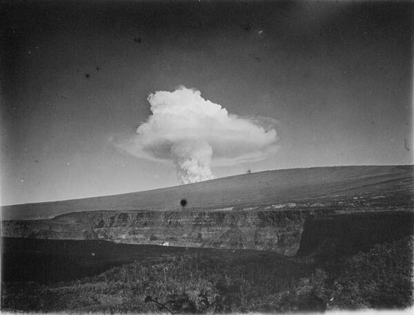 MauiNOW's tweet photo. Volcano Watch: Lessons for the future from Mauna Loa&amp;#8217;s 1916 eruption https://t.co/wSPq5roGGm https://t.co/WU0vZV218B