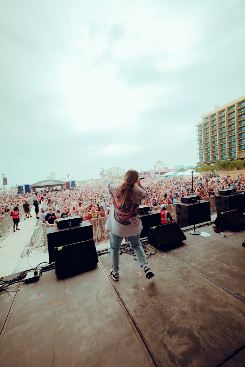 chelseacutler's tweet photo. Had a blast at hangout this weekend, so happy it’s fest season https://t.co/AIMiJp2sEm