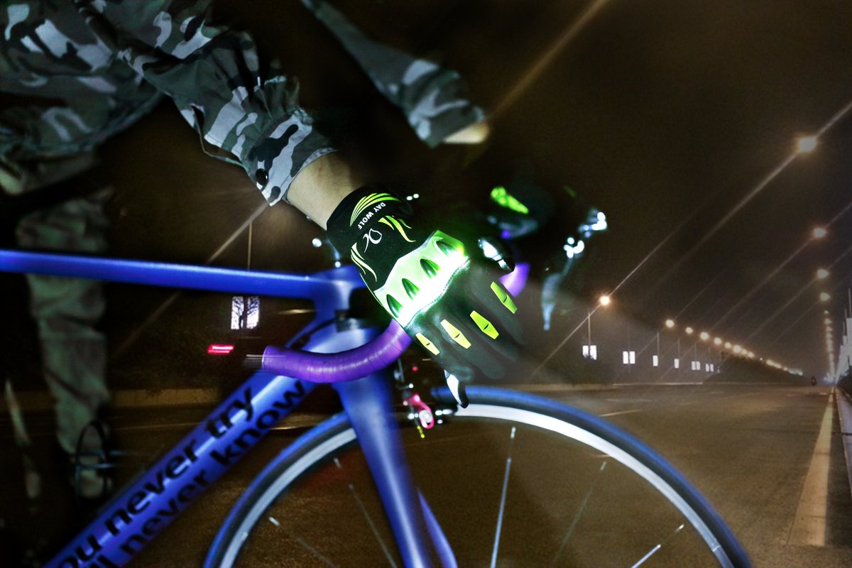 Nicholascherish's tweet photo. Glove with LED lights
For cycling, night walking, working, repairing, fishing, etc.
Anti-slip, touch screen, lighting and shock absorption.
#ledgloves #nightriding #nightwalk #nightfishing https://t.co/1JhWp0DArL